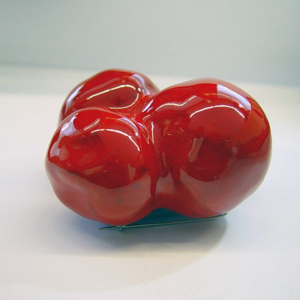 <strong>Brosche »Bollen«</strong><br> Kupfer, Email, Silber, Stahl, <strong>Mirjam Hiller</strong>, Pforzheim, 2008<br> <span class="fotocredits">Foto: Winfried Reinhardt</span>