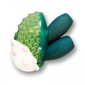 <strong>Art Jewellery by Young Talents 2010</strong><br>»Titonca« brooch from the »Roxy’s World« series, green and white porcelain, plastic, pigment, silver, steel, <strong>Tamara Grüner</strong>, Pforzheim, 2010<br><span class="fotocredits">Photo: Tamara Grüner</span>