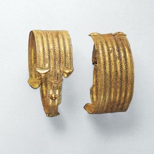 <strong>Etruscan bracelets</strong><br>Gold, mid-7th century BC<br><span class="fotocredits">Photo: Günther Meyer</span>