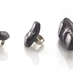 <strong>»Tempo« ring (seen from three different perspectives)</strong><br>Marble, white gold, <strong>Bruno Martinazzi</strong>, Turin, 1976<br><span class="fotocredits">Photo: Petra Jaschke</span>