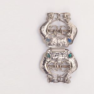 <strong>Belt buckle</strong><br>Silver, opals, Design: <strong>Otto Baker</strong>, Birmingham, about 1900 for Liberty & Co., 1908<br><span class="fotocredits">Photo: Rüdiger Flöter</span>